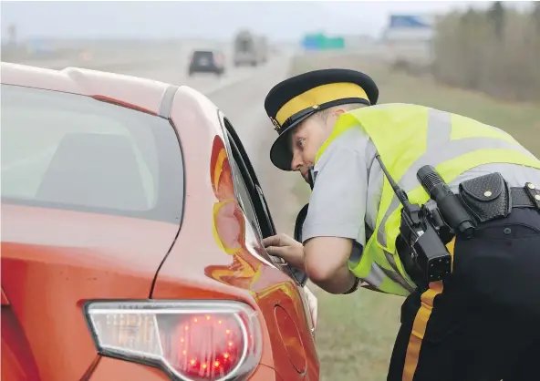  ?? — GAVIN YOUNG/POSTMEDIA NEWS FILES ?? Have your documents ready when you’re pulled over and greet the approachin­g officer as sir or ma’am.