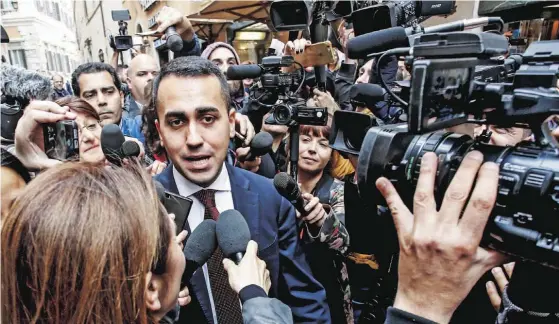  ??  ?? Luigi di Maio diz que está preparado para ficar fora do governo, tal como Matteo Salvini, se isso for necessário para garantir acordo