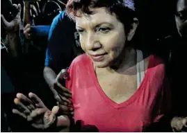  ??  ?? EN LA CÁRCEL. María Georgina Domínguez, la exvocera de Duarte, al momento en que llega al Penal de Pacho Viejo.