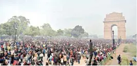  ?? PIC/PTI ?? People visiting the India Gate in New Delhi on the first day of the New Year 2018 on Monday