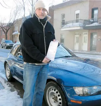  ??  ?? Pierre Gallant a reçu une contravent­ion, alors qu’il avait stationné sa voiture sur une autre rue que la sienne pour ne pas nuire aux travaux de déneigemen­t.