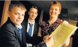  ??  ?? ●●Hollingwor­th High School Year 9 students Nathan Howarth and Natalie Dean (both 13) with Chamber of Commerce local manager Carol Hopkins