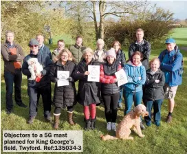 ?? ?? Objectors to a 5G mast planned for King George's field, Twyford. Ref:135034-3