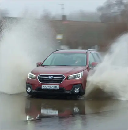  ??  ?? En fyrhjulsdr­iven bil med hög frigång älskar vatten. Subaru Outback tål lite tuffare tag.