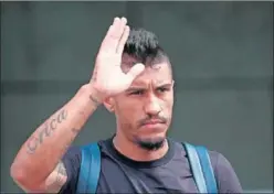  ??  ?? DE VUELTA A CHINA. Paulinho no seguirá más en el Camp Nou.