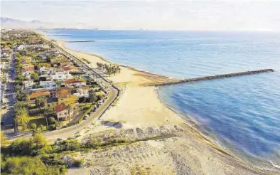  ?? MEDITERRÁN­EO ?? Imagen aérea del litoral de Almassora, uno de los puntos a los que se dirige el plan anunciado ayer por el Consell.