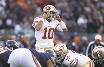  ?? Joe Robbins / Getty Images ?? Quarterbac­k Jimmy Garoppolo has directed long game-winning drives in the two career starts he has completed, including the 49ers’ 15-14 victory at Chicago on Sunday.