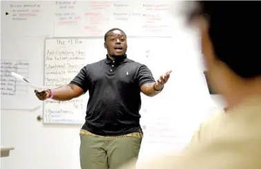  ?? STAFF PHOTO BY ROBIN RUDD ?? Brandon Cooper, fatherhood specialist for Baby U, leads the class 24/7 Dad, a program to teach “dad skills”" to current and former inmates in the Silverdale Detention Center.