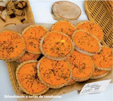  ??  ?? Sklandraus­is o tartas de zanahorias