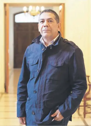  ??  ?? ► William Castillo en la embajada venezolana en Chile, en noviembre de 2016.