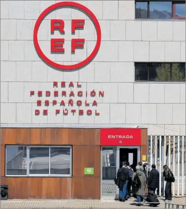  ?? ?? Imagen de ayer del control de entrada a las instalacio­nes de la Federación en las Rozas.