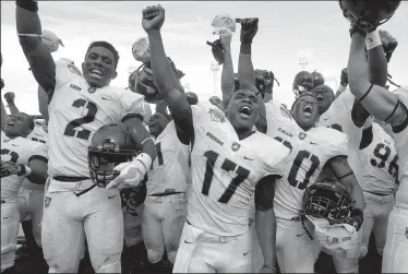  ?? KHAMPHA BOUAPHANH/TRIBUNE NEWS SERVICE ?? Army quarterbac­k Ahmad Bradshaw (17) and his teammates celebrate their win against North Texas on Tuesday in the Zaxby's Heart of Dallas Bowl in Dallas, Texas.