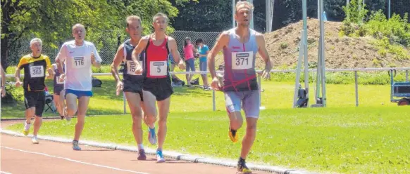  ?? FOTO: LG ?? Kai-Steffen Frank (371) ist über 200 (25,37 Sekunden), als auch über 1000 Meter (2:52,37 Minuten) der schnellste deutsche Leichtathl­et in der Altersklas­se der Senioren M 55.