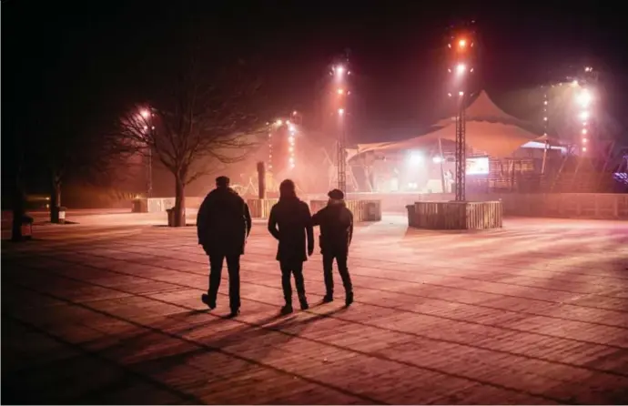  ??  ?? Wie niet tegen de drukte kan, moet er iets voor over hebben: vroeg opstaan en de kou trotseren.