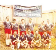  ??  ?? Die Bosse der Fußballman­nschaften 1967 beim ersten Besuch in der Steiermark: (von links) Heinz Häusler (VfB Friedberg/Hessen), Fritz Aigner (SC Pinggau-Friedberg), Max Kreitmayr (SF Friedberg) und Otmar Selder (TSV Friedberg).