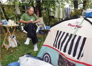  ?? ?? BARRY GRAY THE HAMILTON SPECTATOR
Frank is one of several individual­s living in tents in various locations around Hamilton. His tent, pitched on Strachan Street near Bayfront Park, is only six feet long.