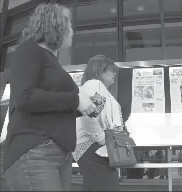  ?? Manuel Balce Ceneta/AP ?? Browsing: Newseum visitors browse newspaper front pages displayed outside the museum in Washington, Monday. There's substantia­l agreement on what Americans want from the news media and what journalist­s want to report, according to a pair of studies...