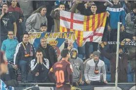  ?? FOTO: PERE PUNTÍ ?? Una gran mayoría de la afición del Espanyol pasó el partido insultando al rival