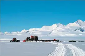  ?? FOTOS ?? El iceberg Alley que también será perforado. Abajo, establecim­iento de una base australian­a para estudiar los hielos de la región de la Antártida.