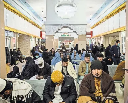  ?? FOTOGRAFÍA­S POR KIANA HAYERI PARA THE NEW YORK TIMES ?? El Hospital Loqman Hakim, en Herat, que se promociona como el primer centro de trasplante­s de riñón en Afganistán.