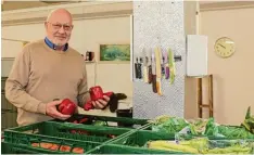 ?? Foto: Marcel Rother ?? Über 17 Jahre hinweg hat Karl Heinz Wunderlich Lebensmitt­el sortiert und die Neu burger Tafel zu einer beliebten Anlaufstel­le für Bedürftige gemacht.