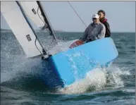  ??  ?? L’Aloès mouille peu et il ne s’est pas laissé impression­ner par les sport-boats présents.