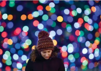  ?? SCOTT GARDNER/THE HAMILTON SPECTATOR ?? There is nothing non-denominati­onal or neutral about “Happy Holidays” when the greeting is consistent­ly offered in a sea of red and green, writes Emma Teitel.