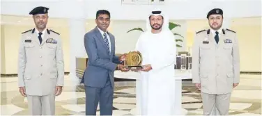  ?? WAM ?? ↑
Saif Al Zari Al Shamsi received Satish Kumar Sivan at his office in Sharjah.