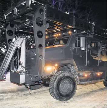  ?? PHOTO D’ARCHIVES ,MARTIN CHEVALIER ?? Le camion blindé Thunder 2 a été acquis par la Sûreté du Québec en 2018 afin d’intervenir avec une plateforme élévatrice lors de missions en hauteur.
