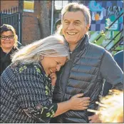  ??  ?? Carrió con el Presidente, ayer en Caballito.