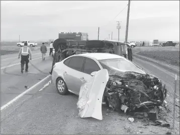  ?? LOANED PHOTO ?? SOMERTON/COCOPAH FIREFIGHTE­RS RESPONDED TO A TWO-CAR CRASH Tuesday afternoon on County 19th and Avenue H½, The drivers of both vehicles were treated for their injuries at the scene and transporte­d to Yuma Regional Medical Center.