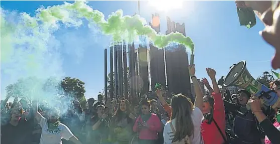  ?? (NICOLÁS BRAVO) ?? “Pañuelazo”. Se realizó ayer en la Ciudad Universita­ria. Luego, marcharon hacia el Museo de Antropolog­ía, en barrio Nueva Córdoba.