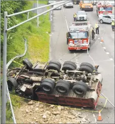  ?? Ned Gerard / Hearst Connecticu­t Media ?? Route 8 southbound is closed after a dump truck rolled over in Bridgeport on July 23. The driver was identified as Edward Drozd, of Congdon Street in Middletown.