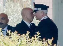  ??  ?? La visita di Minniti Il ministro arriva a Budrio e Molinella il 21 aprile, fa visita alla vedova Fabbri Lunedì scorso, a Molinella, i carabinier­i incontrano i cittadini in Comune