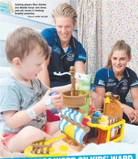 ?? Picture: MARK WILSON ?? Geelong players Rhys Stanley and Maddie Keryk visit threeyear-old Jensen in Geelong hospital yesterday.