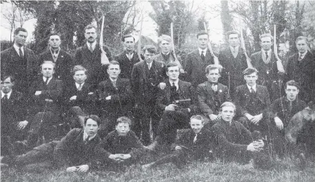  ?? ?? String Battalion Old IRA 1921 - Back row, l-r: Paddy Barry, D Conroy, T Murphy, Tom Fenton, Tim Barry, Dan Gallagher, Pat Brien, Willie Barry and D Barry. Middle row, l-r: Denny Gallagher, Tim Barry, T Barry, Davie Barry, Daniel Shinnick (Castletown­roche), Tom Barry, Dave
Barry, M Quane and P Barrett. Front row, l-r: Tim Fenton, Tom Egan, Jimmy Wilkinson and Jack Barry.