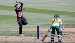  ?? PHOTOSPORT ?? Lea Tahuhu will lead the White Ferns’ seam attack at the Twenty20 World Cup.