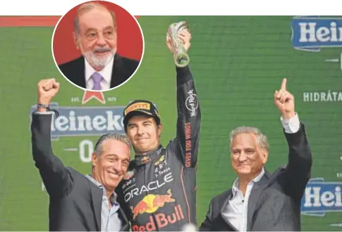  ?? // EFE ?? Carlos Slim Domit, Sergio Pérez y Alejandro Soberón en el podio del GP de México. Arriba, Carlos Slim, padre