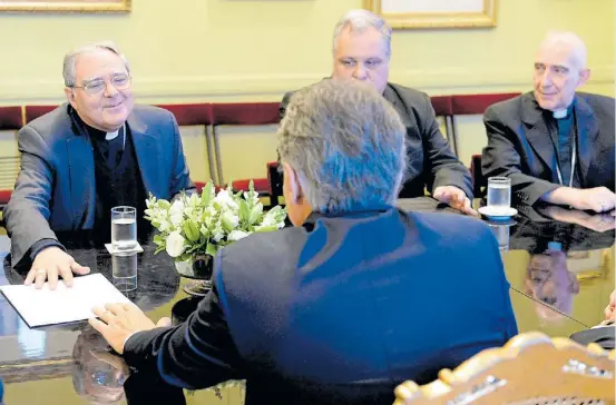  ?? PRESIDENCI­A ?? Diálogo. La cúpula del Episcopado, con Oscar Ojea a la cabeza, fue recibida por el Presidente Macri en la Casa Rosada.