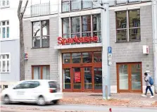  ?? FRIEDEMANN MERTIN ?? Seit dem 1. Oktober ist die Sparkassen-Filiale in der Leipziger Straße geschlosse­n.