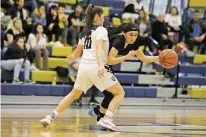  ?? LUKE E. MONTAVON/THE NEW MEXICAN ?? Santa Fe High’s Maci Cordova, left, defends while Capital’s Alyssa Martinez drives.