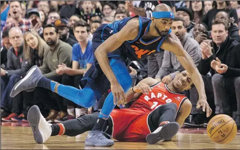  ?? CHRIS YOUNG/THE CANADIAN PRESS ?? Thunder’s Corey Brewer (left) battles for a loose ball with the Raptors’ DeMar DeRozan during second half at the ACC.