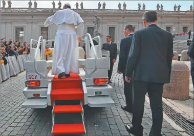  ?? AFP ?? DE GIRA. Durante su visita a El Cairo, Bergoglio homenajear­á a la minoría perseguida de cristianos.