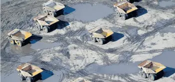  ?? Ryan Jackson/Edmonton Journal ?? An aerial view of the 400-ton trucks used at Suncor’s Millennium Mine oilsands operation.