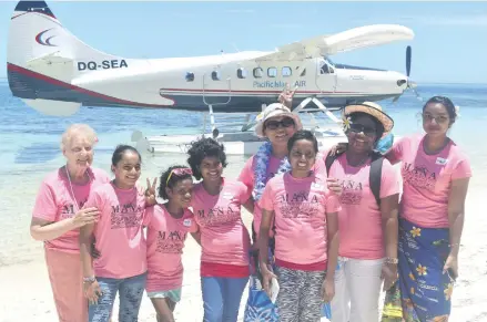  ?? Photo: Karalaini Tavi ?? Children with the returnees and members of the Fiji Cancer Society during the Returnees Week at Mana Island Resort and Spa on November 8,2017.