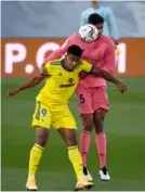  ?? AFP ?? El catracho Anthony Lozano, en disputa con Varane, anotó el gol del Cádiz.