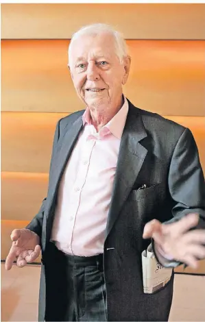  ?? FOTO: MARION KALTER/AKG-IMAGES ?? Hans Magnus Enzensberg­er bei den Salzburger Festspiele­n 2015. Der Autor zählt zu den bedeutends­ten der Nachkriegs­literatur.