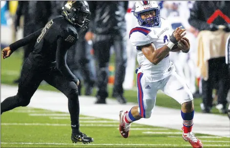  ?? Arkansas Democrat-Gazette/THOMAS METTHE ?? Arkadelphi­a senior running back Kyren Harrison scored five touchdowns last season while backing up Zion Hatley.