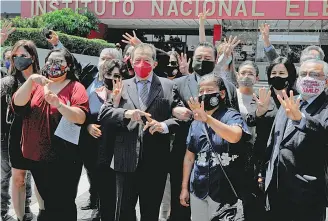  ??  ?? El pasado sábado un grupo de legislador­es morenistas manifestó su apoyo a Muñoz Ledo, y pidieron a Delgado reconocer su derrota/adrián VÁZQUEZ