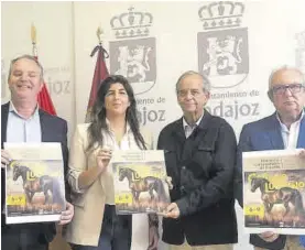  ?? LA CRÓNICA DE BADAJOZ ?? Álvaro Cortés, Sol Giralt, José Gayán y Manolo Caro ayer en Badajoz.